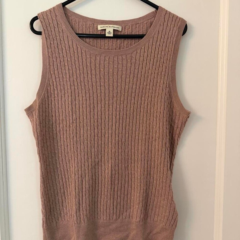 Banana Republic ribbed knit tank top in mauve, size M #knitwear #basics